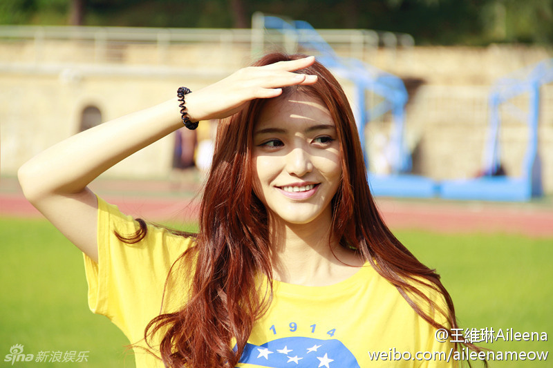 武大<em>混血女神</em>靓爆!晒儿时照证天然美女(图) - 青