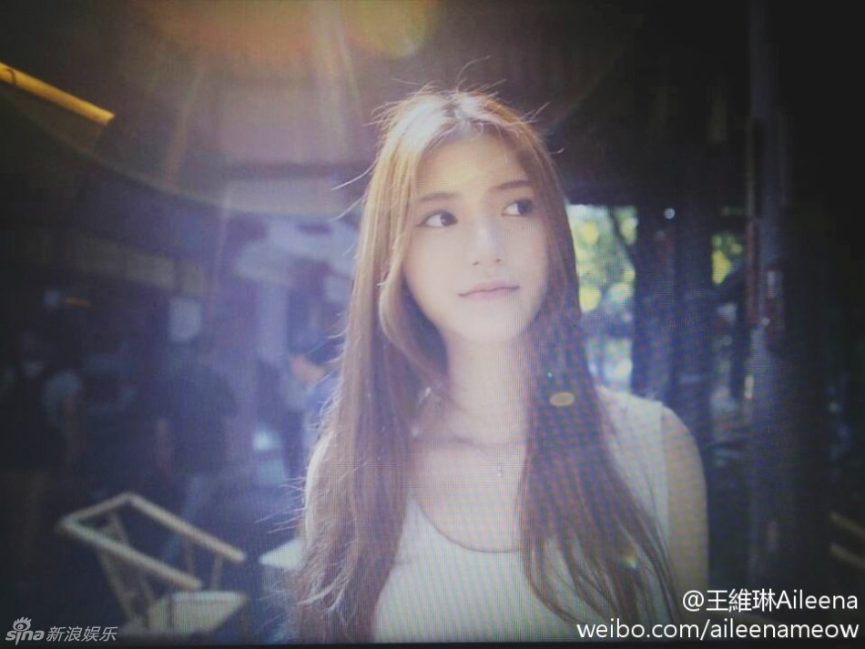 武大<em>混血女神</em>靓爆!晒儿时照证天然美女 _网络