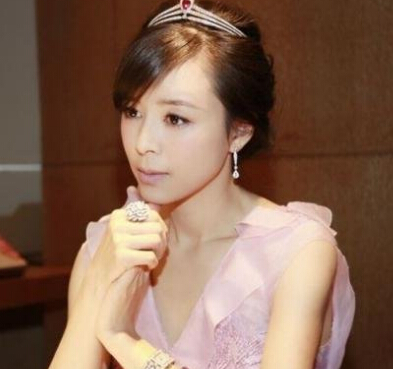 因潜规则毁了自己口碑的女星 杨幂蔡少芬入列