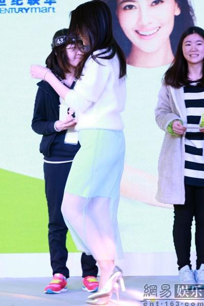 高圆圆出席活动限制时长 小腹微隆疑怀孕(图)