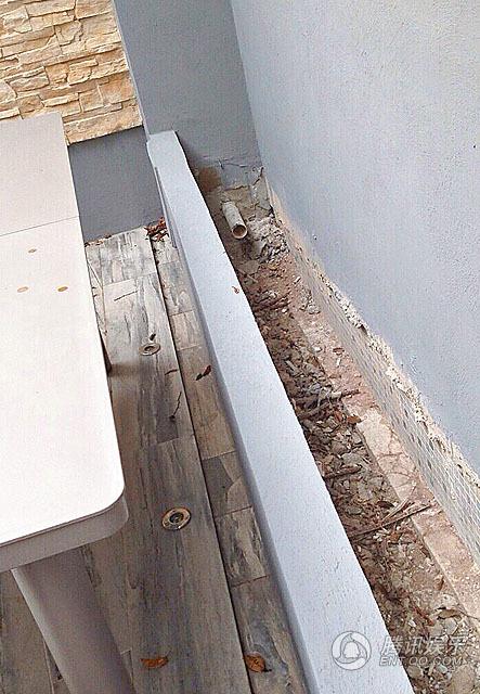 王祖蓝花500万装修婚房却被坑 漏水门烂墙脱落