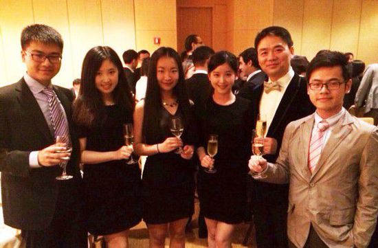 刘强东受访提太太 疑与奶茶妹妹<em>秘密</em>完婚 - 青