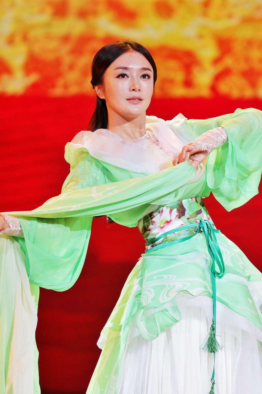 春晚彩排拼素颜:四大<em>美女露</em>真容 陈伟霆脸油光