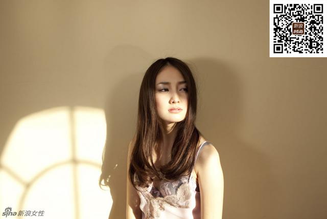 性感女星永池南津子内衣写真 神似杨幂(组图)