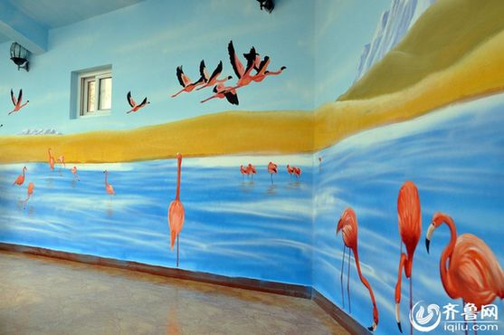 野生动物园再现大型墙体彩绘 火烈鸟馆换新颜