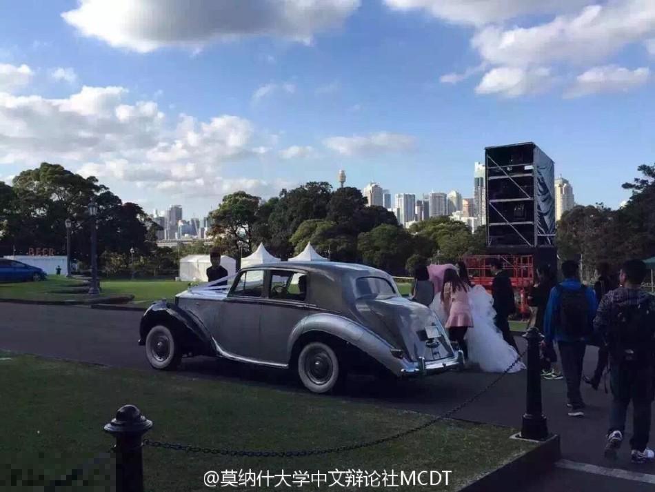 <em>刘强东章泽天拍婚纱照</em> <em>奶茶妹</em>美艳动人(组图) 