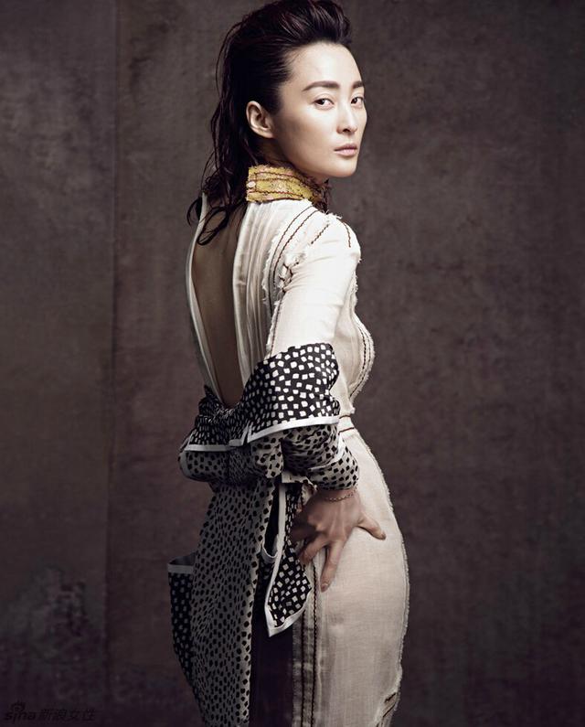 女神蒋勤勤裸妆御姐范儿 网友:好像男人(图)