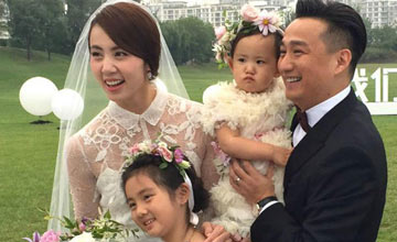 揭整容蜕变之路 李小璐晒照被吐槽蛇精脸(图)