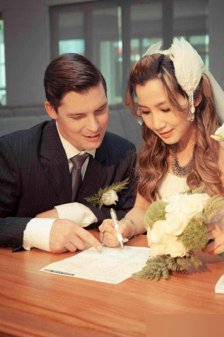 超女艾梦萌嫁新西兰人 婚礼未邀请超女朋友