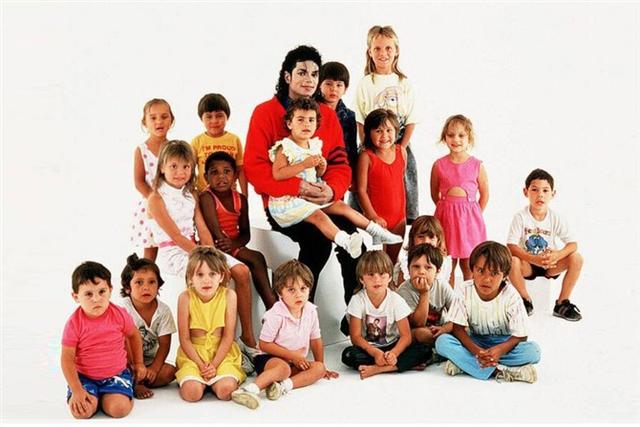 迈克尔杰克逊一生十件傻事:被骗钱 被污恋童癖