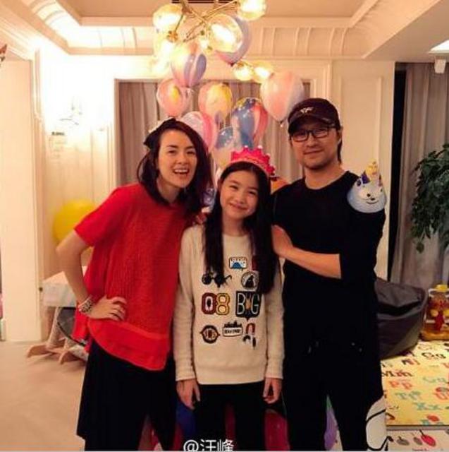 搜狐娱乐讯 25日是汪峰与前女友葛荟婕所生女儿小苹果的11岁生日,汪峰
