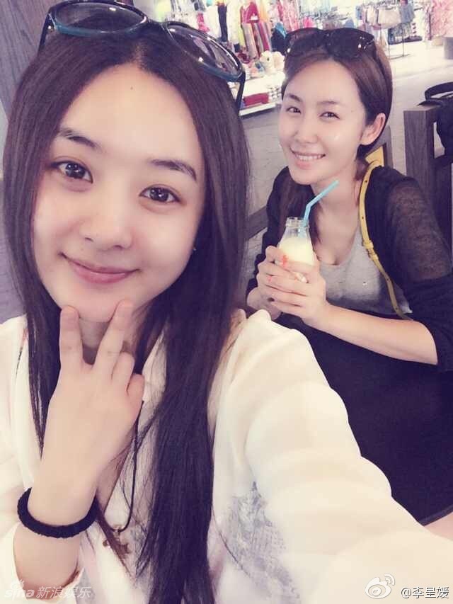 新浪娱乐讯 演员李呈媛2014年3月曾晒与闺蜜赵丽颖的旅行照.