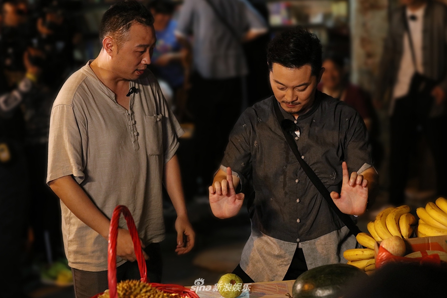 武林争霸!黄磊沙溢手劈水果王迅练蛤蟆功(图)