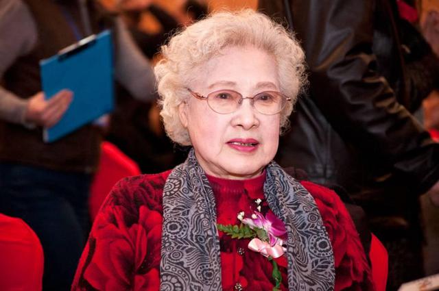 她中年丧夫老来丧子 今95岁气质胜过赵雅芝(图)