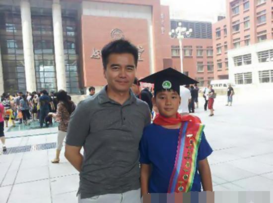 上搜狐微博 与明星对话 (责任编辑:朱童曼) 昨天许亚军晒出大儿子和