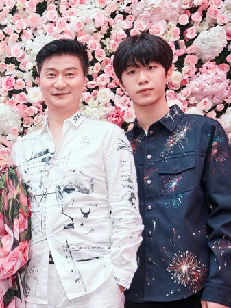 范丞丞旧照差距大!鼻子疑"加工"变美男