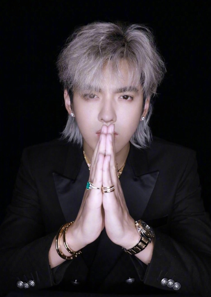 组图:娱乐圈最火发型!鹿晗吴亦凡蔡徐坤千玺等都挑战过