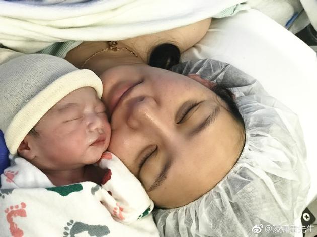 凌潇肃宣布唐一菲产下二胎女儿:天上掉下个凌妹妹
