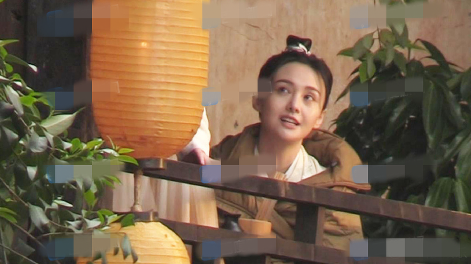 郑爽新剧男装造型曝光素净长衫英气十足图