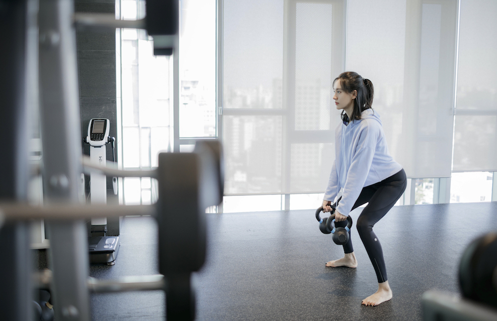 王智晒健身照大秀好身材坚持运动生活超自律