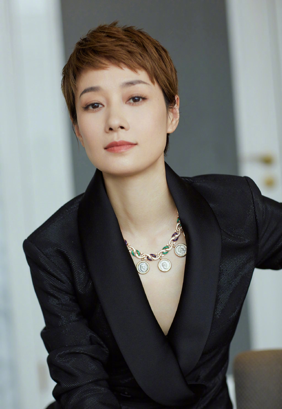 马伊琍离婚后首谈感情观20岁年轻照曝光超清纯