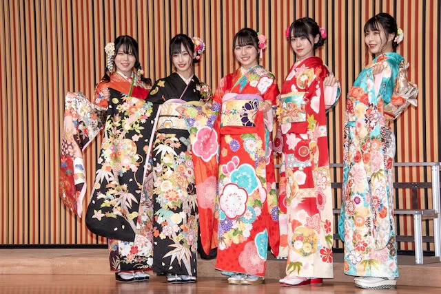 奈,竹内彩姬,北野瑠华,平田诗奈(上左起:福士奈央,西满里奈,仲村和泉