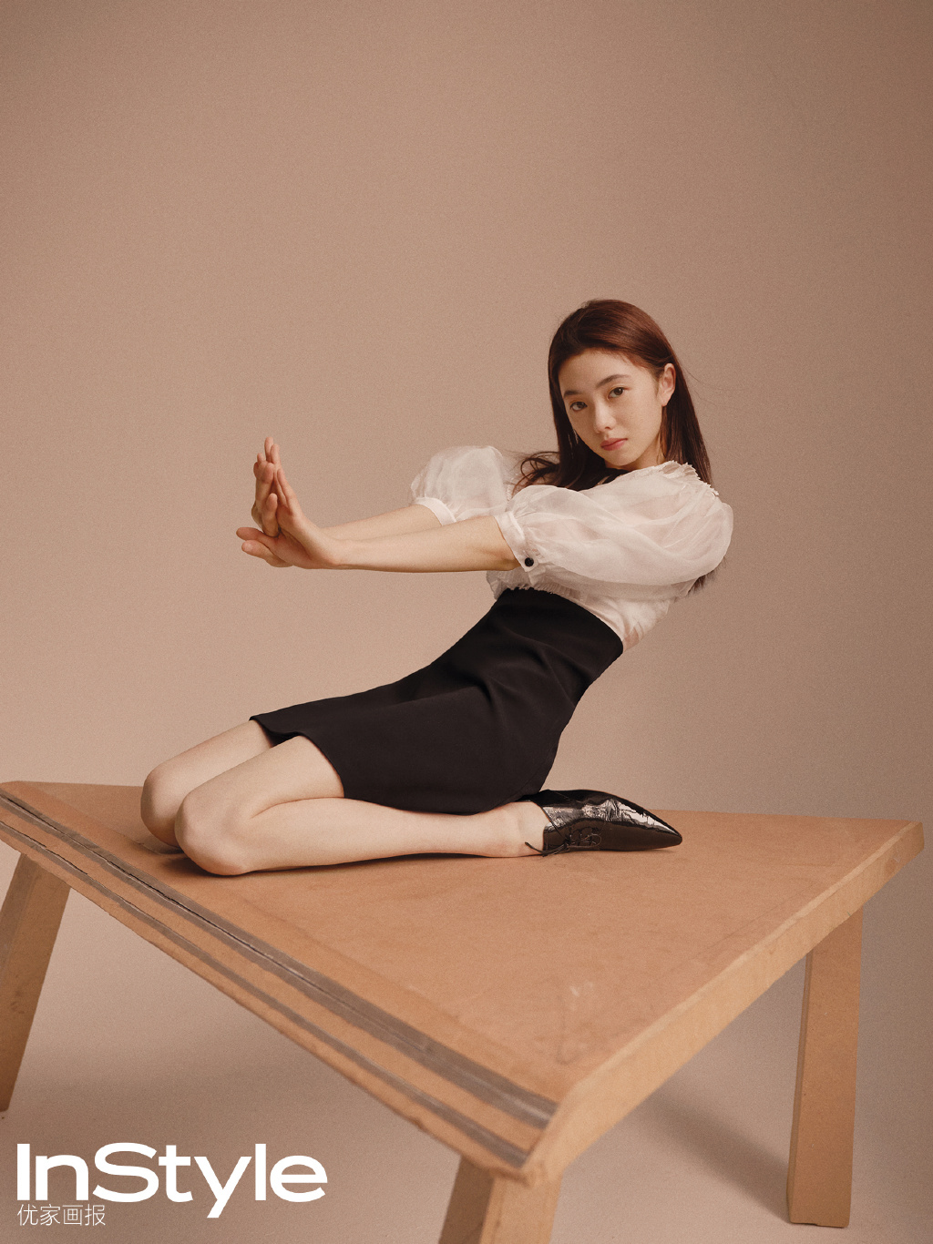 新"谋女郎"刘浩存拍大片 气质清新迷人