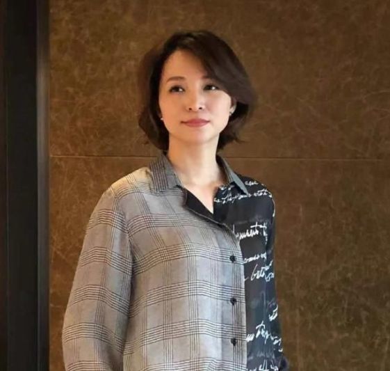 45岁董卿含泪公开儿子生父 瞒了6年原来是他 - 青岛新闻网