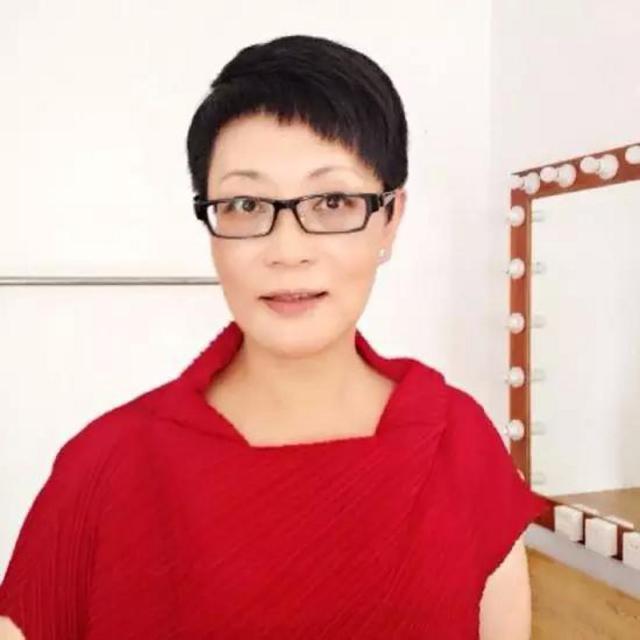 揭昔日最红女笑星杨蕾 疑因离婚消失十年