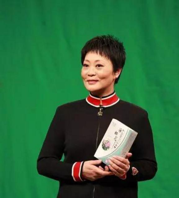 揭昔日最红女笑星杨蕾 疑因离婚消失十年