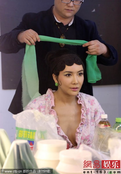 新潘金莲龚玥菲秀奶