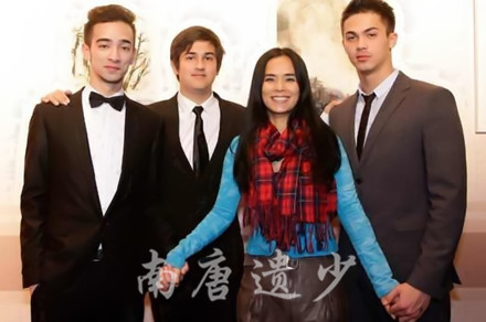 韦唯三混血儿子帅照 长子忧郁次子似明星老三最拽