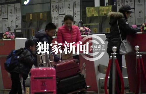 张艺谋娇妻及两儿子曝光