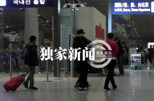 张艺谋娇妻及两儿子曝光