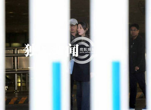 张艺谋娇妻及两儿子曝光