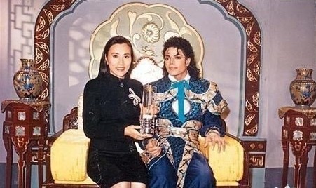 娱圈珍贵旧照:林青霞出席巩俐婚礼 狄波拉抱霆锋婷婷