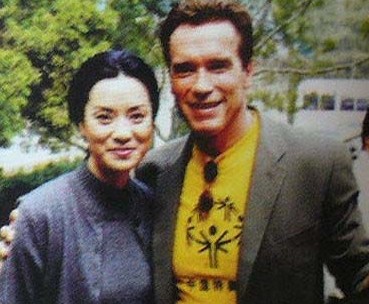 娱圈珍贵旧照:林青霞出席巩俐婚礼 狄波拉抱霆锋婷婷