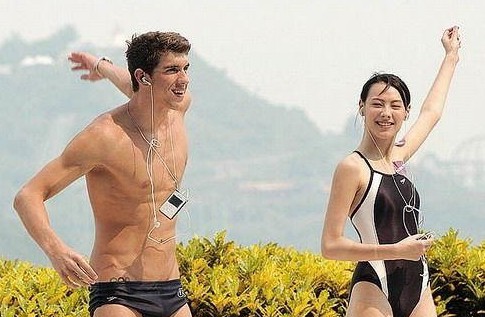 娱圈珍贵旧照:林青霞出席巩俐婚礼 狄波拉抱霆锋婷婷