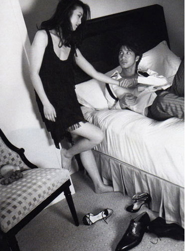 娱圈珍贵旧照:林青霞出席巩俐婚礼 狄波拉抱霆锋婷婷