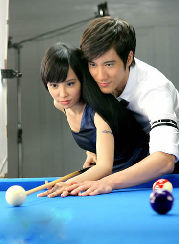 娱圈珍贵旧照:林青霞出席巩俐婚礼 狄波拉抱霆锋婷婷