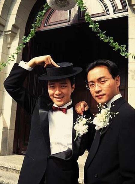 娱圈珍贵旧照:林青霞出席巩俐婚礼 狄波拉抱霆锋婷婷