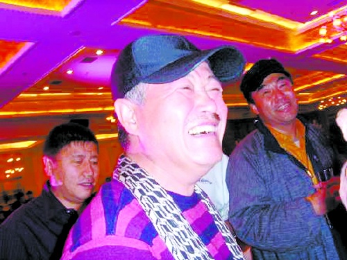 赵本山一家四口罕见合照曝光 漂亮老婆美艳不输一线女星