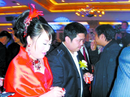 赵本山一家四口罕见合照曝光 漂亮老婆美艳不输一线女星