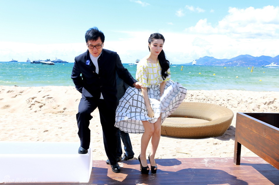 范冰冰走光露内裤