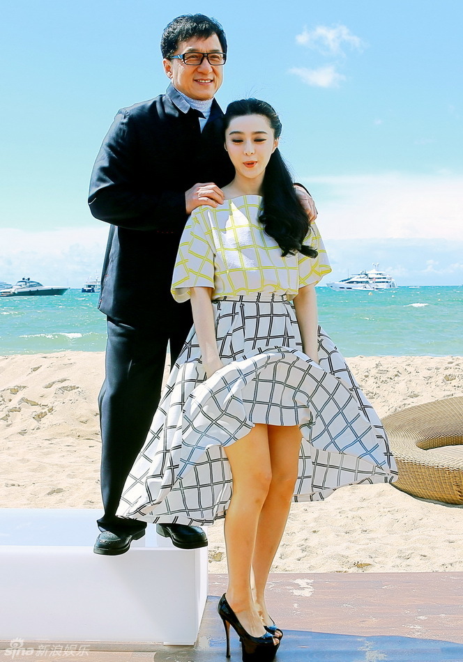 范冰冰走光露内裤