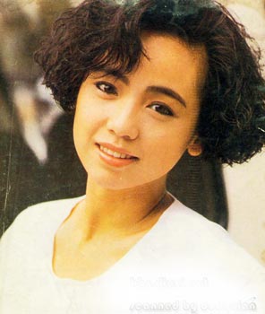 邓萃雯典型80年代造型