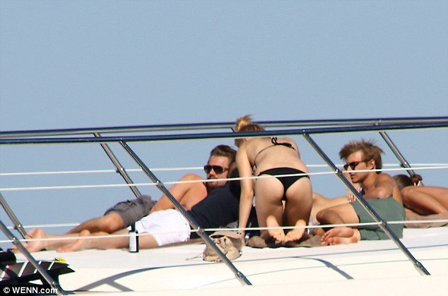 莱昂纳多1男勾5女 开豪华游艇出海作乐