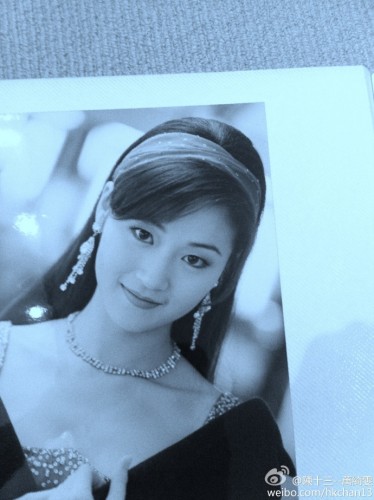 43岁万绮雯容颜不老似花季少女(组图) 43岁万绮雯容颜不老似花季少女(组图)