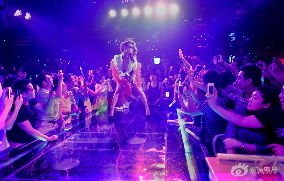 AV女优小泽玛利亚长沙演出