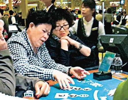 揭秘圈内明星与父母真实关系:陈奕迅与母亲破口大骂